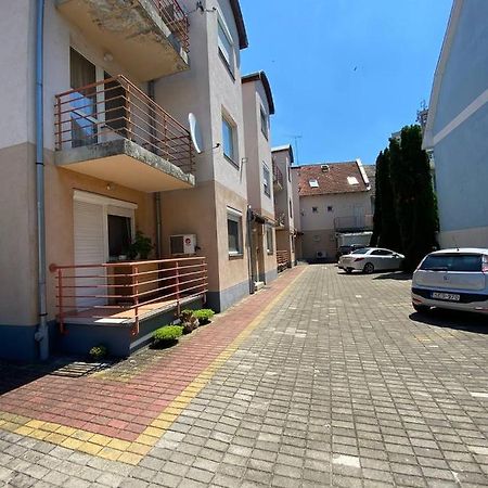 Buborek Apartman ไฮจ์ดุสโซบอสโล ภายนอก รูปภาพ
