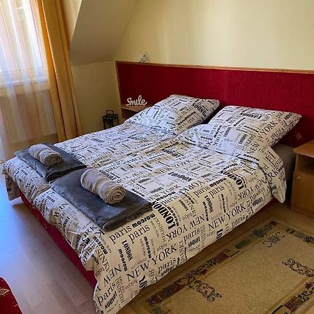 Buborek Apartman ไฮจ์ดุสโซบอสโล ภายนอก รูปภาพ