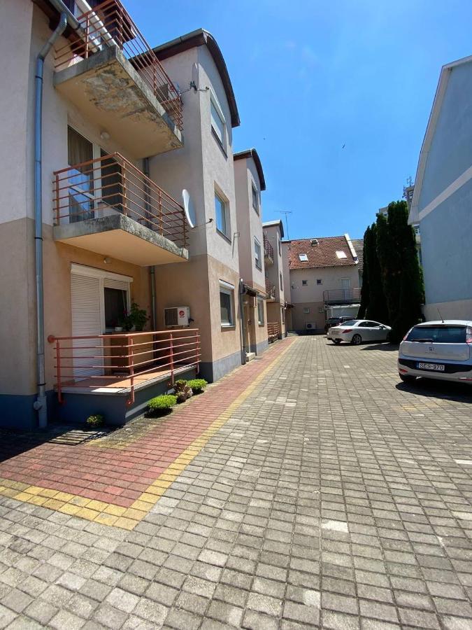 Buborek Apartman ไฮจ์ดุสโซบอสโล ภายนอก รูปภาพ